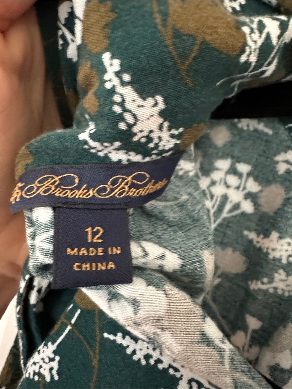 Brooks Brothers Dark Green Floral Sleeveless Tie-Neck Blouse - Picture 3 of 3